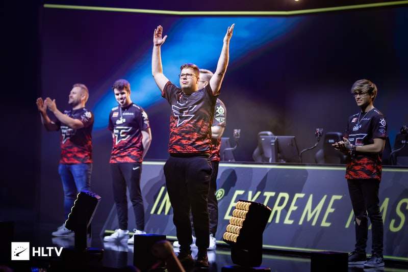 解说Joker：可靠消息，BLG全员留队则左手必然续约！目前仅打野未定！