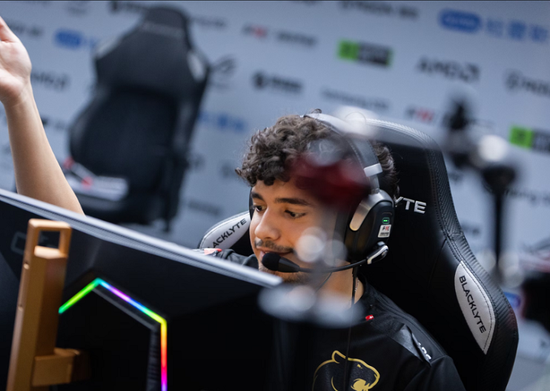 在晋级德玛西亚杯四分之一决赛后， EDward Gaming 上单选手 Zdz 发布了：离线加油